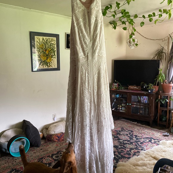 Beautiful wedding gown brand new!!!!!!! - Picture 8 of 8